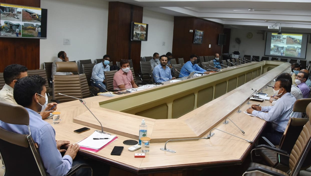 Construction will be broken in twenty illegal colonies