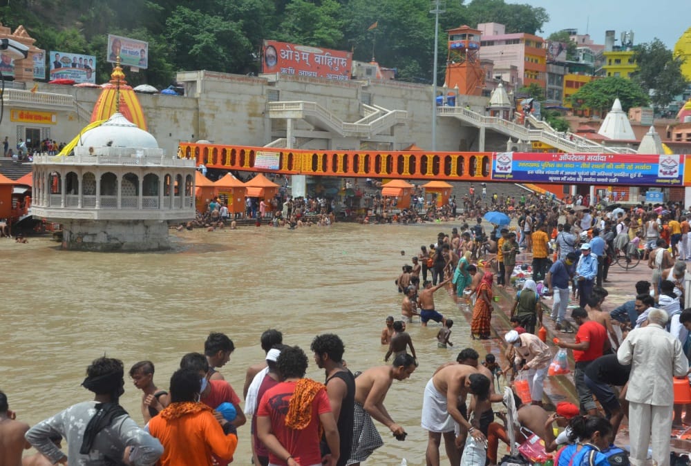 Haridwar News: Kanwariya Took gangajal from Har Ki pauri for shivratri even ban on yatra photos