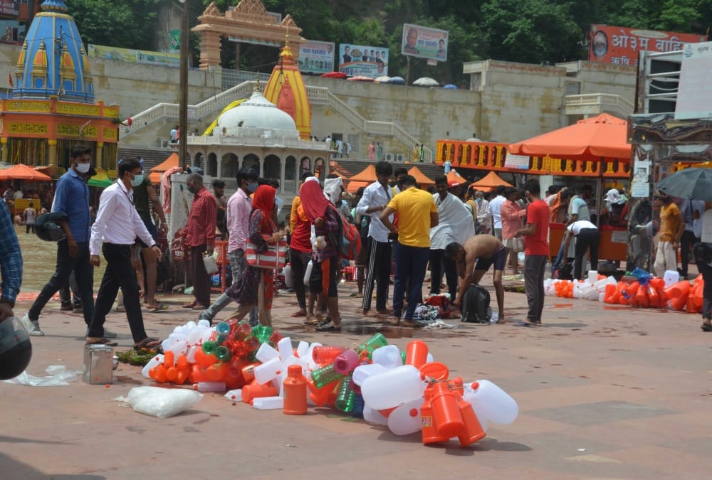 Haridwar News: Kanwariya Took gangajal from Har Ki pauri for shivratri even ban on yatra photos