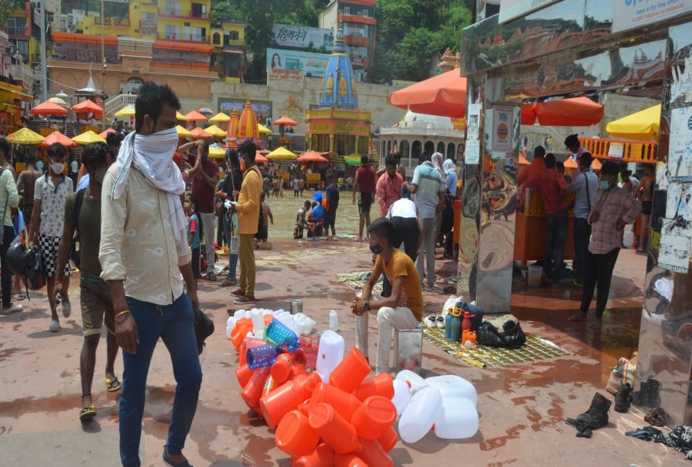 Haridwar News: Kanwariya Took gangajal from Har Ki pauri for shivratri even ban on yatra photos