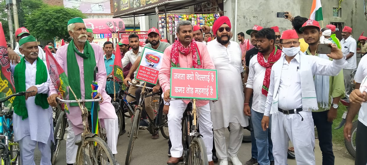 SP workers took out cycle rally in villages