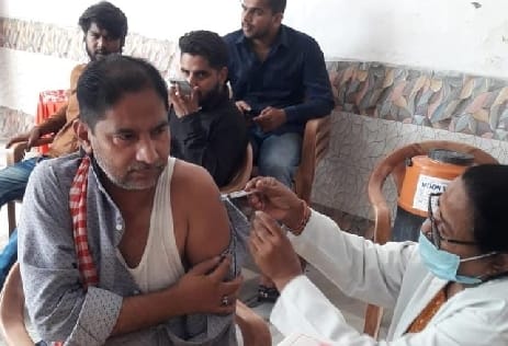 Vaccination: Fatehganj West CHC topped the district