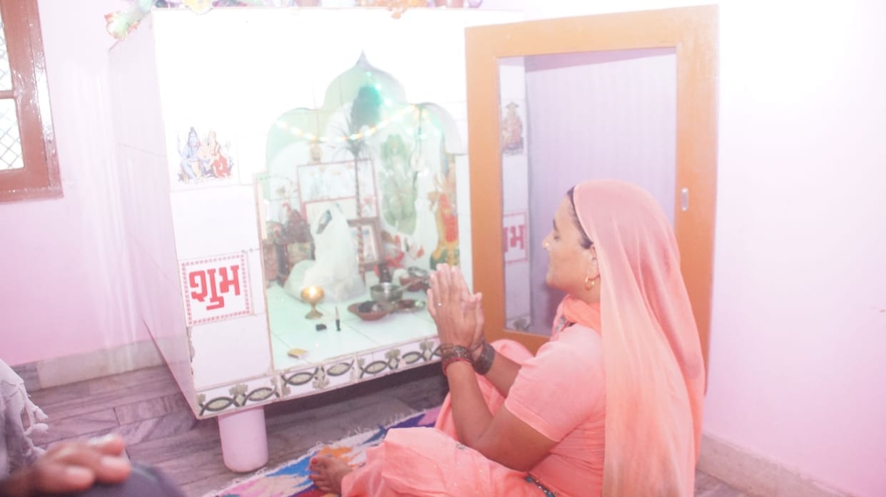 Udita's relatives reached the neighbors house if the match did not come on the TV channel