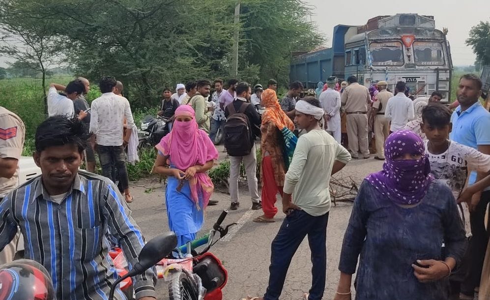Villagers jammed due to drinking water crisis, opened on assurance of XEN