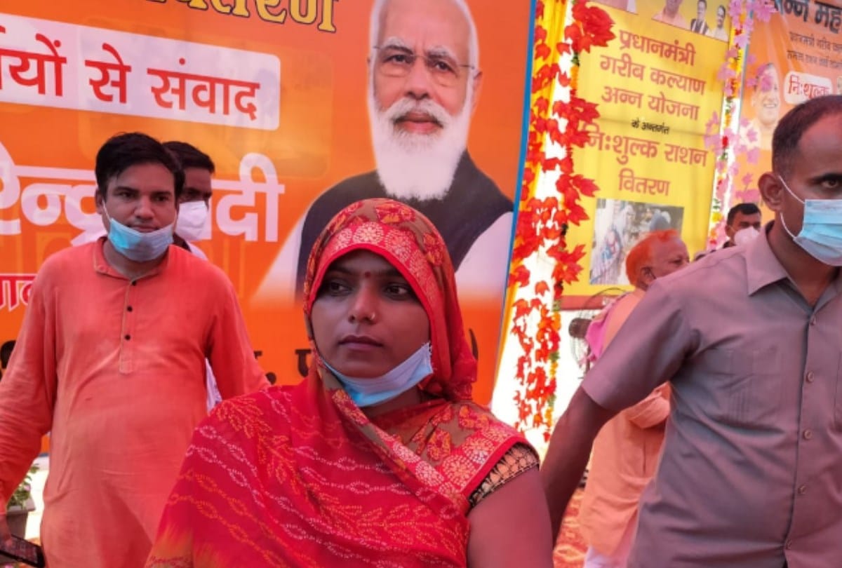 PM praised Yogi: Said he is both Yogi and Karmayogi, the path of India's prosperity is passing through UP