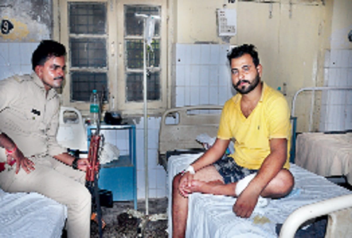 Pratapgarh: Encounter with police, accused of shooting BJP worker, shot in the leg