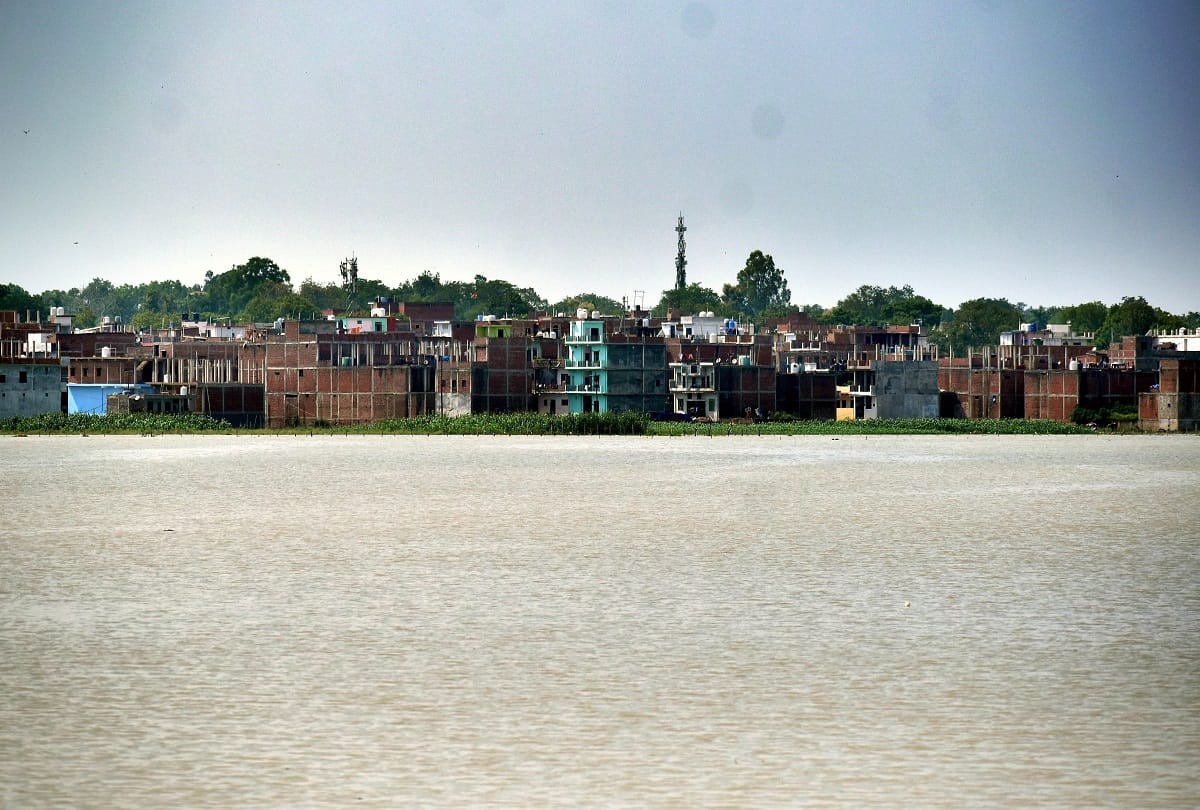 Prayagraj: Water entered the alluvial settlements, hundreds of houses surrounded by water
