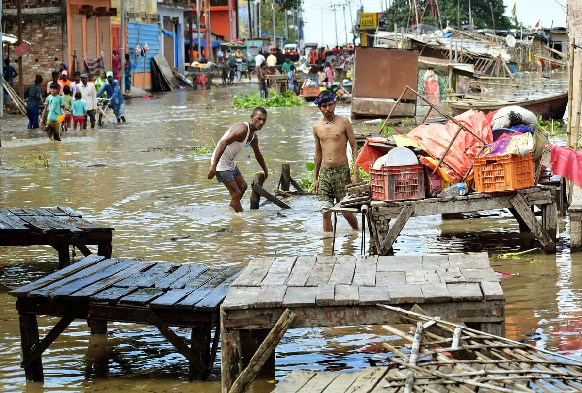 Prayagraj: Water entered the alluvial settlements, hundreds of houses surrounded by water