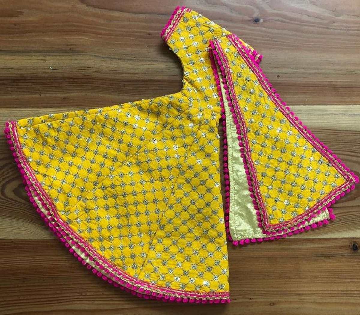 Ram Mandir Bhumi Pujan anniversary: Ramlala wore new clothes varanasi man prepared a yellow dress