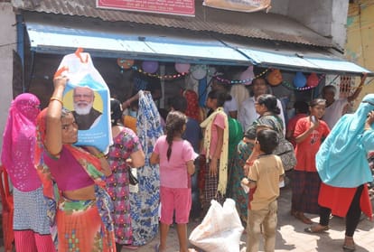 pradhan mantri garib kalyan anna yojana agra 1.20 get ration first day