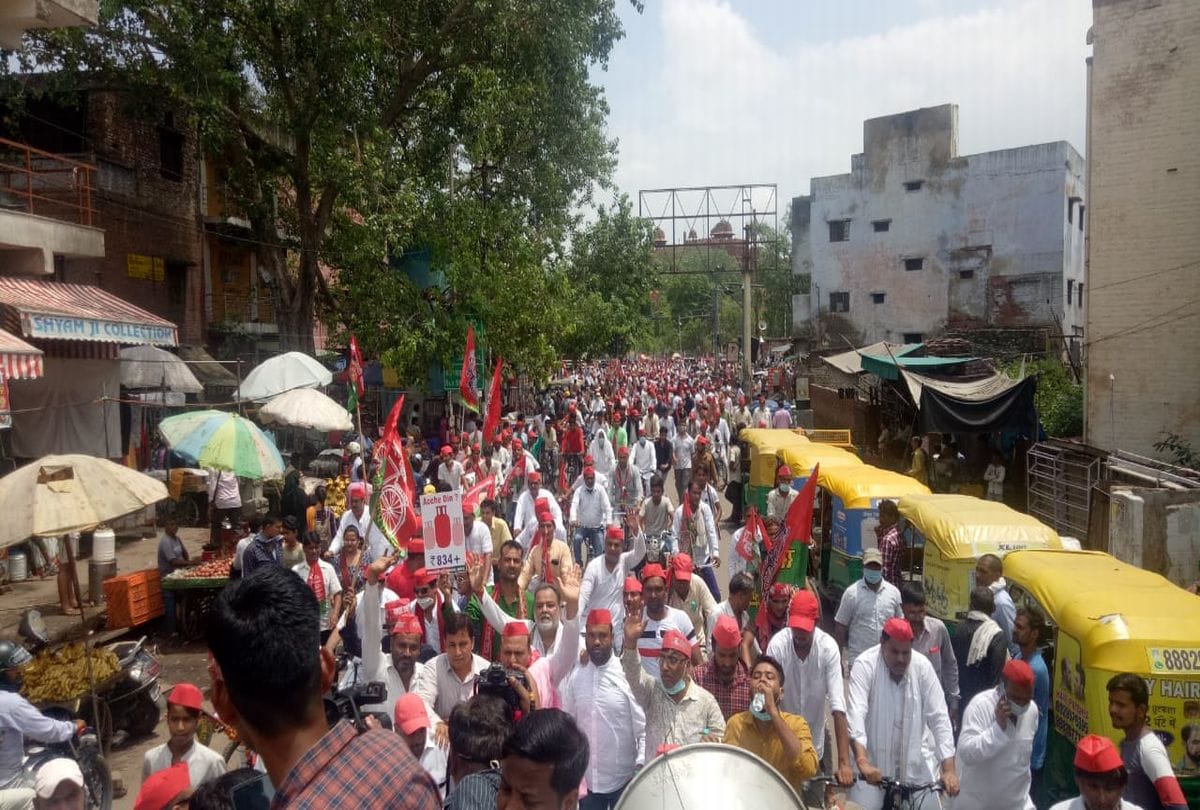 samajwadi party cycle yatra in agra
