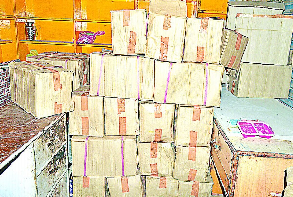 Excise and Drug department team recovered 245 boxes of tincture from medical store in agra