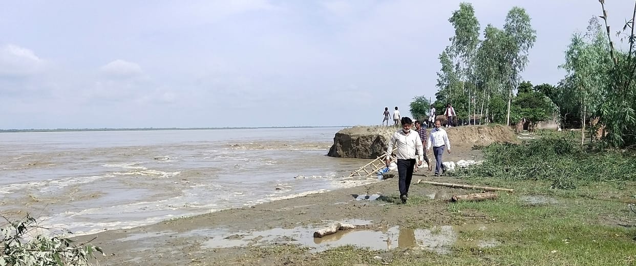 Relief from receding water level of rivers