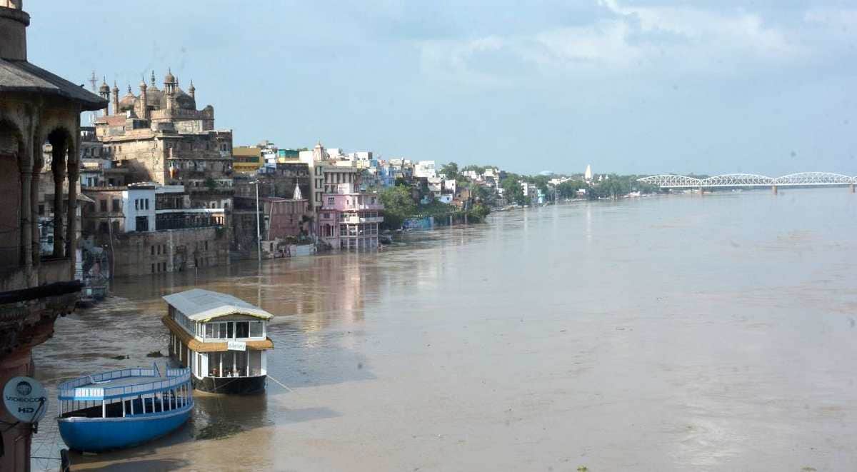 varanasi ganga water level: due to increasing water level water entered houses across Varuna river in varansi