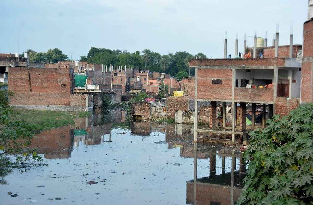 varanasi ganga water level: due to increasing water level water entered houses across Varuna river in varansi