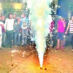 आतिशबाजी कर मनाया जीत का जश्न
