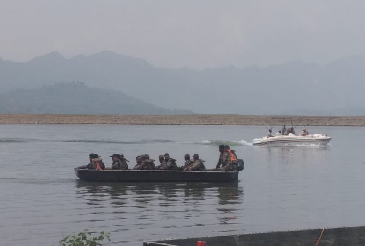 Jammu and Kashmir news: Rescue teams scouting the lake with metal detector