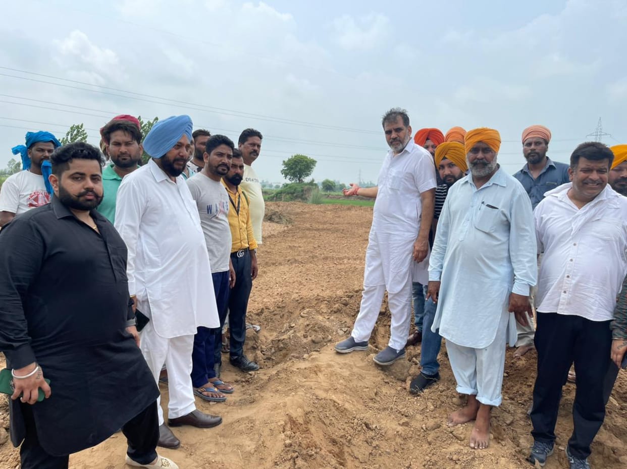 Illegal mining exposed in village Dandrala, MLA confiscated Poklen by calling police on the spot