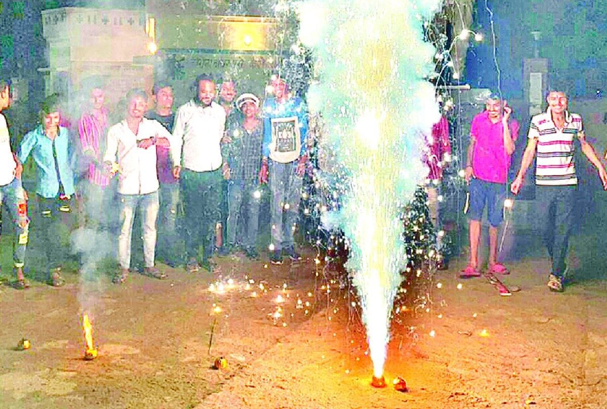 agra people celebrated victory of hockey team in Tokyo Olympics