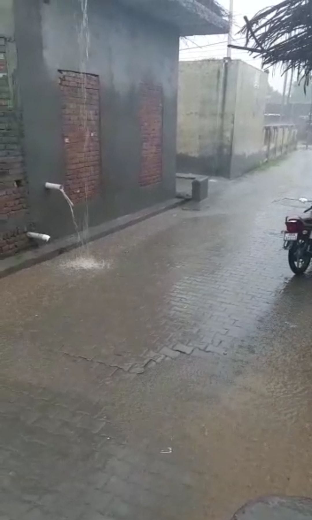 Water on roads due to rain, evacuation could not be done till evening