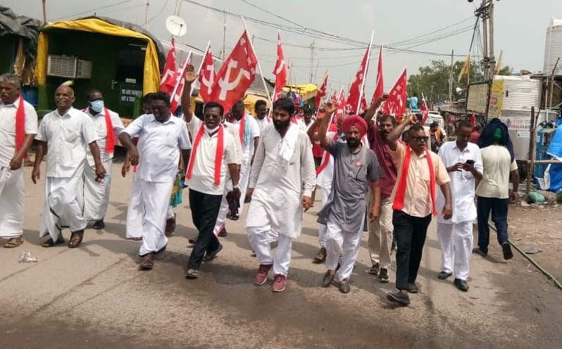 Batch of Tamil Nadu farmers reached Kundli border