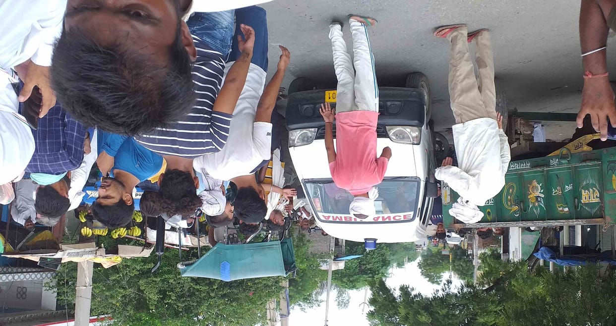 Villagers jammed Sonipat road by keeping the dead body of farmer at Lath-Jouli Chowk