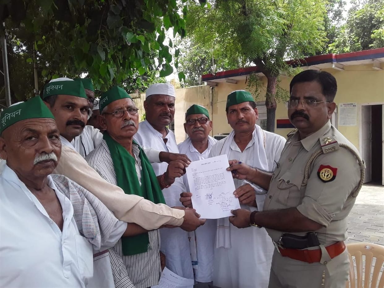 Hathras: Outrage among farmers due to remarks made against former PM, the Tahrir