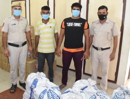 When the police stopped the smugglers told the contract liquor, 148 boxes recovered