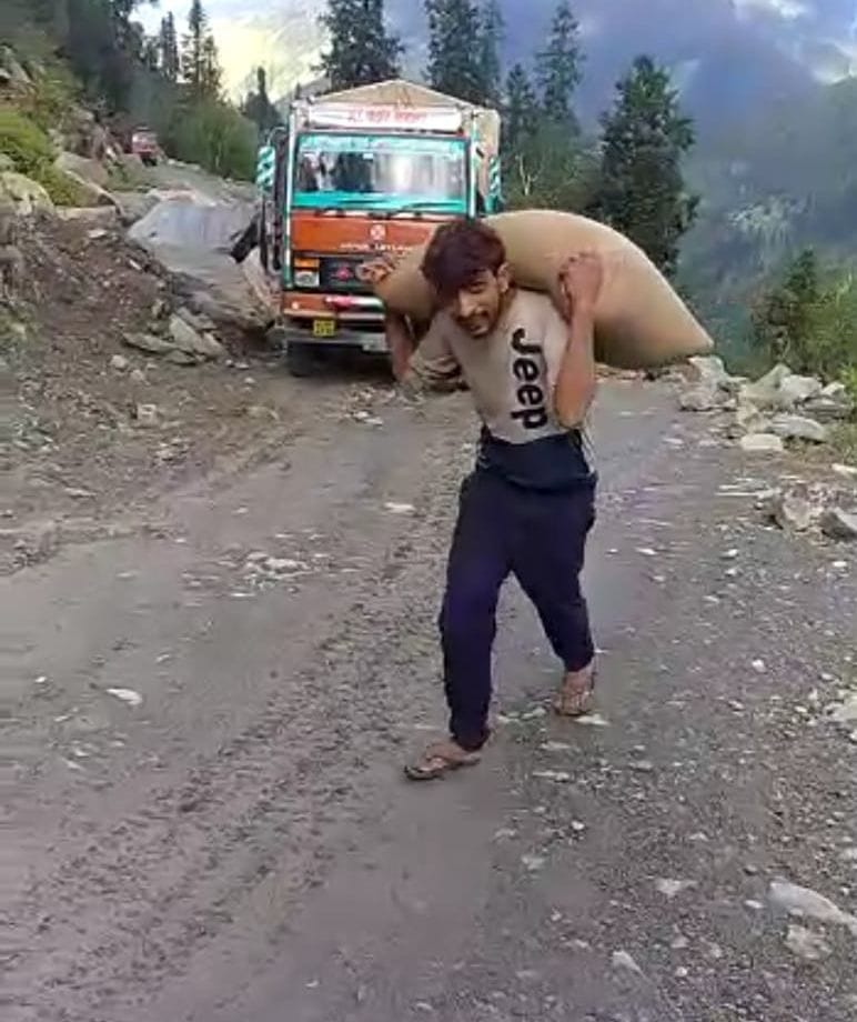 Ration-laden trucks are not climbing in the Kalavan