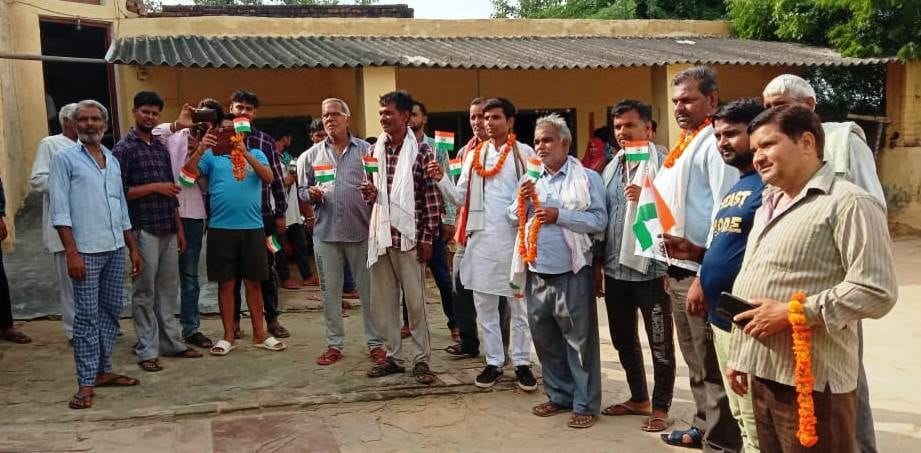 Hathras: Festive atmosphere in Piyush's native village Rasmai, drums and drums, distributed sweets