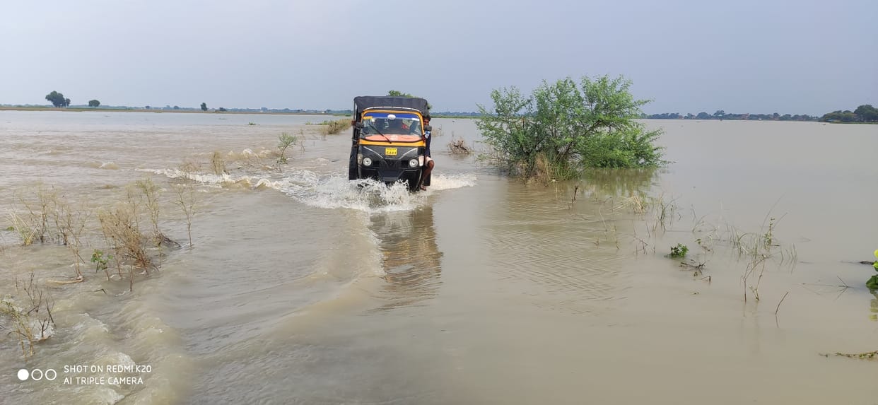 Five villages surrounded by flood water, victims going to a safe place