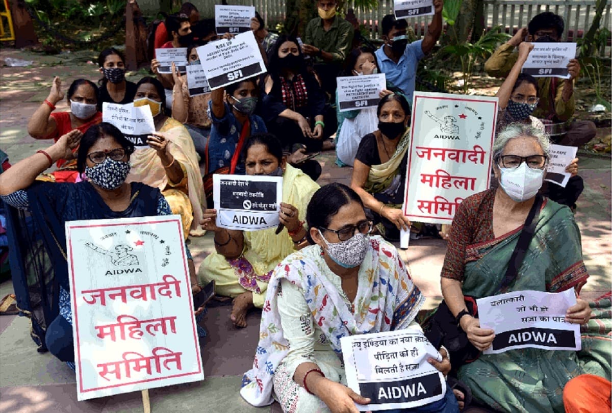 Case of murder of girl child in Delhi Cantt Big revealing in post mortem report girl had died several hours before funeral