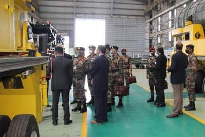 टाटा मोटर्स के प्लांट में जनरल एमएम नरवणे