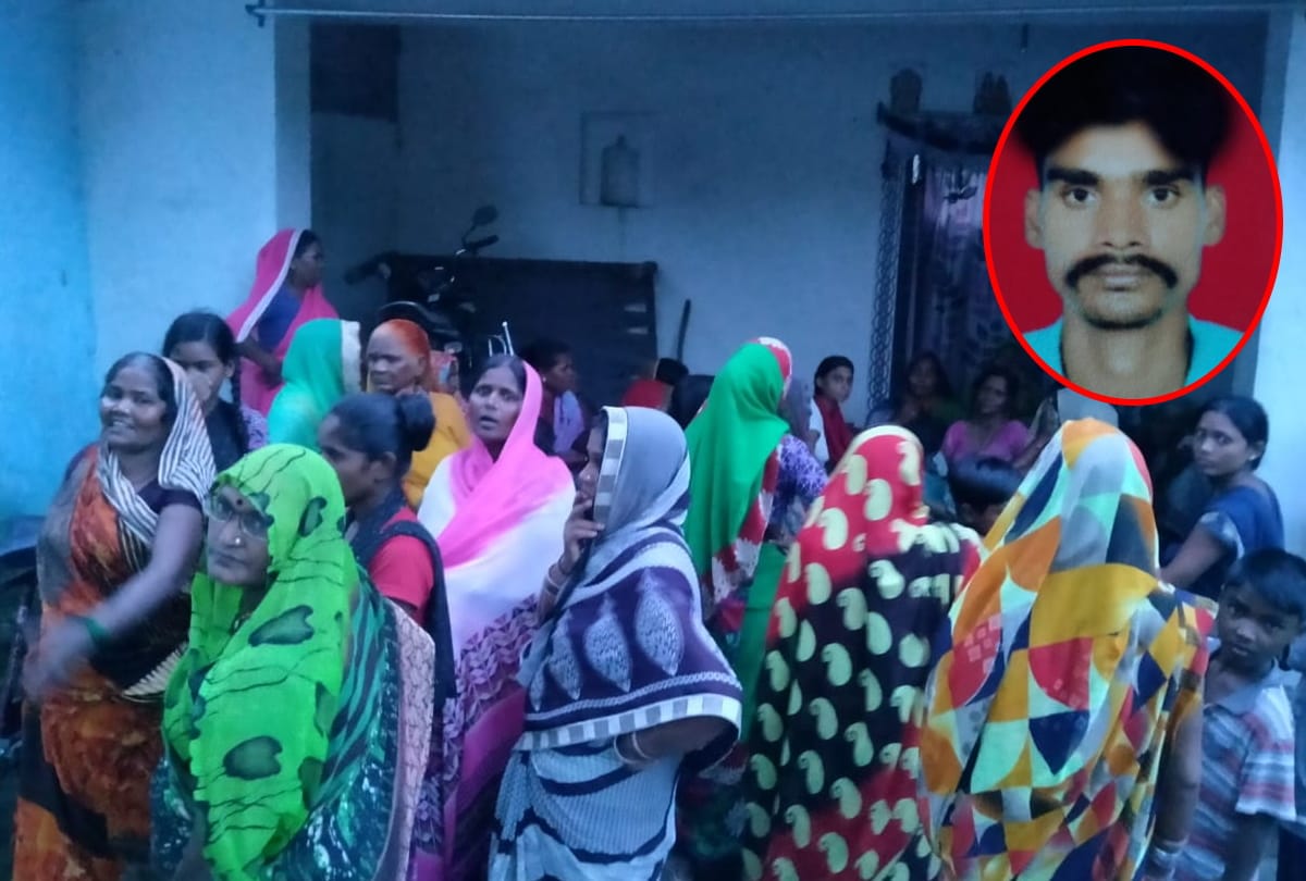 laborer died due to fell with cement seat died in gorakhpur