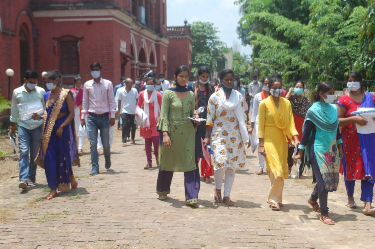 Students entangled in Hindi and Reasoning