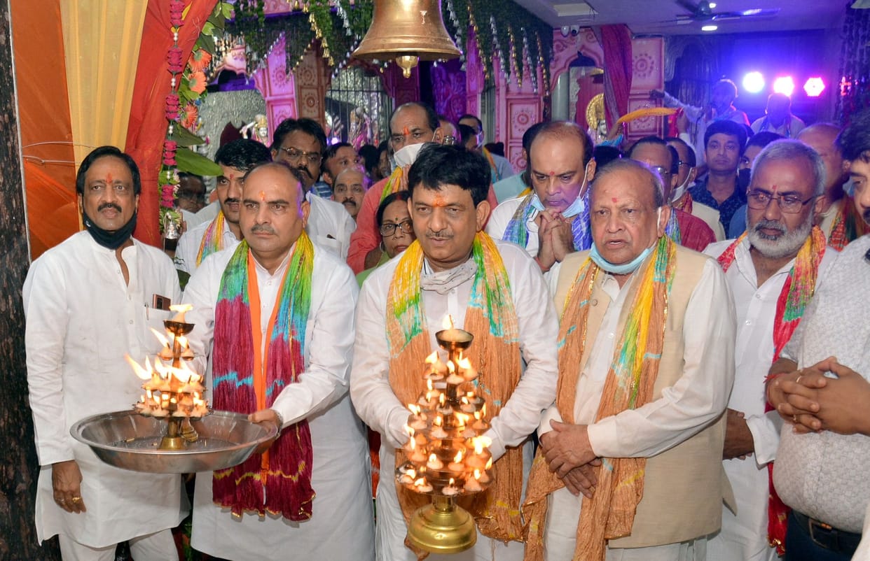 Devotees gathered in Maha Aarti on Shivamurti