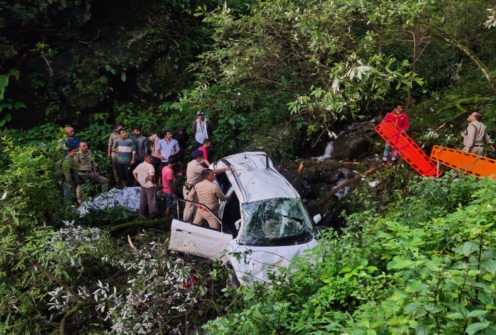 Uttarakhand Accident News:Couple Died during Car fall into ditch in Nainital