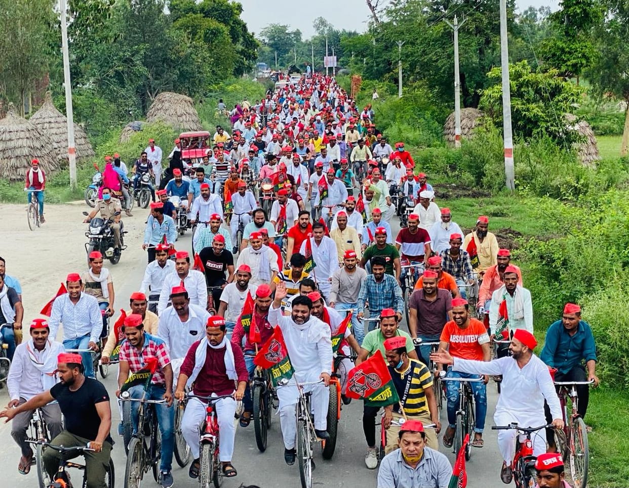 In protest against inflation, the Spaniards took out a cycle journey