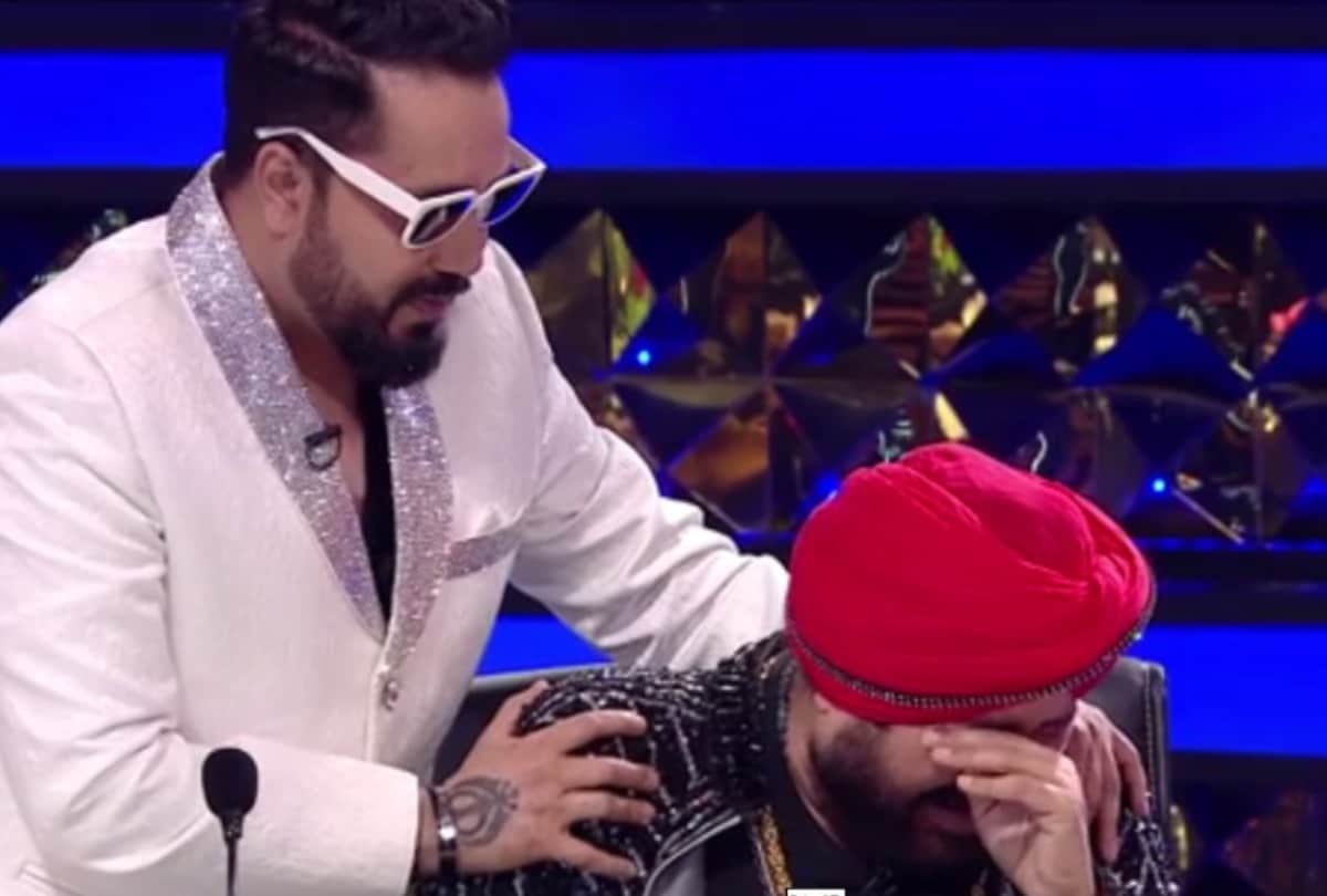 dance deewane 3 singer daler mehndi got emotional after watching performance mika singh hug him