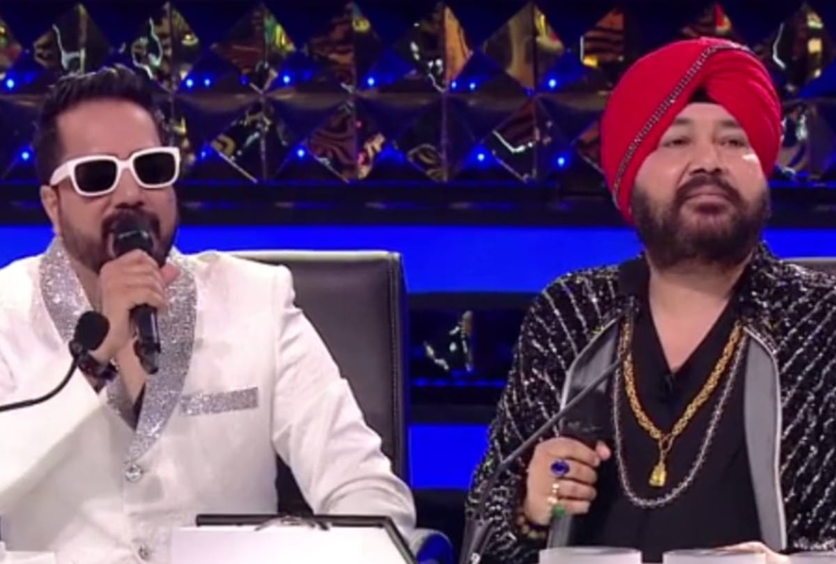 dance deewane 3 singer daler mehndi got emotional after watching performance mika singh hug him