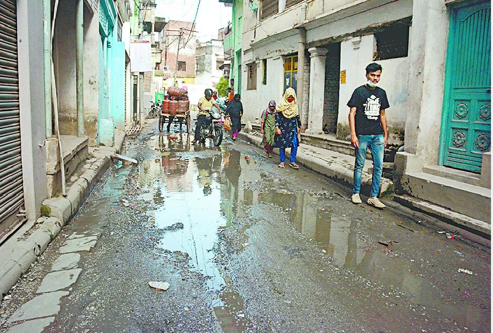 Varanasi: road of Mahakavi Jaishankar Prasad house is bumpy, there is no statue