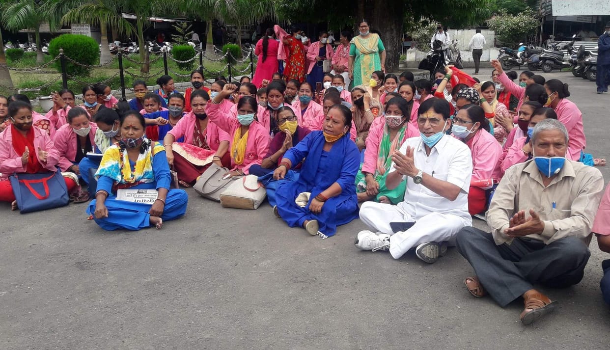 ASHA workers on dharna for minimum wage