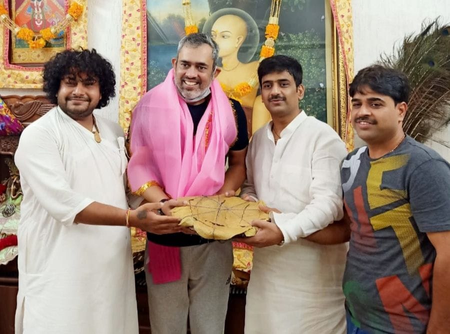 Mathura: Film actor Vineet Sharma visited Bihariji