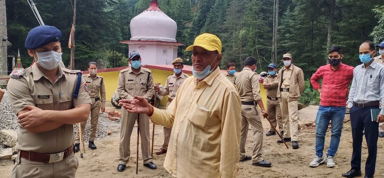 The increasing dispute between the temple committee and Baba regarding Dharamshala