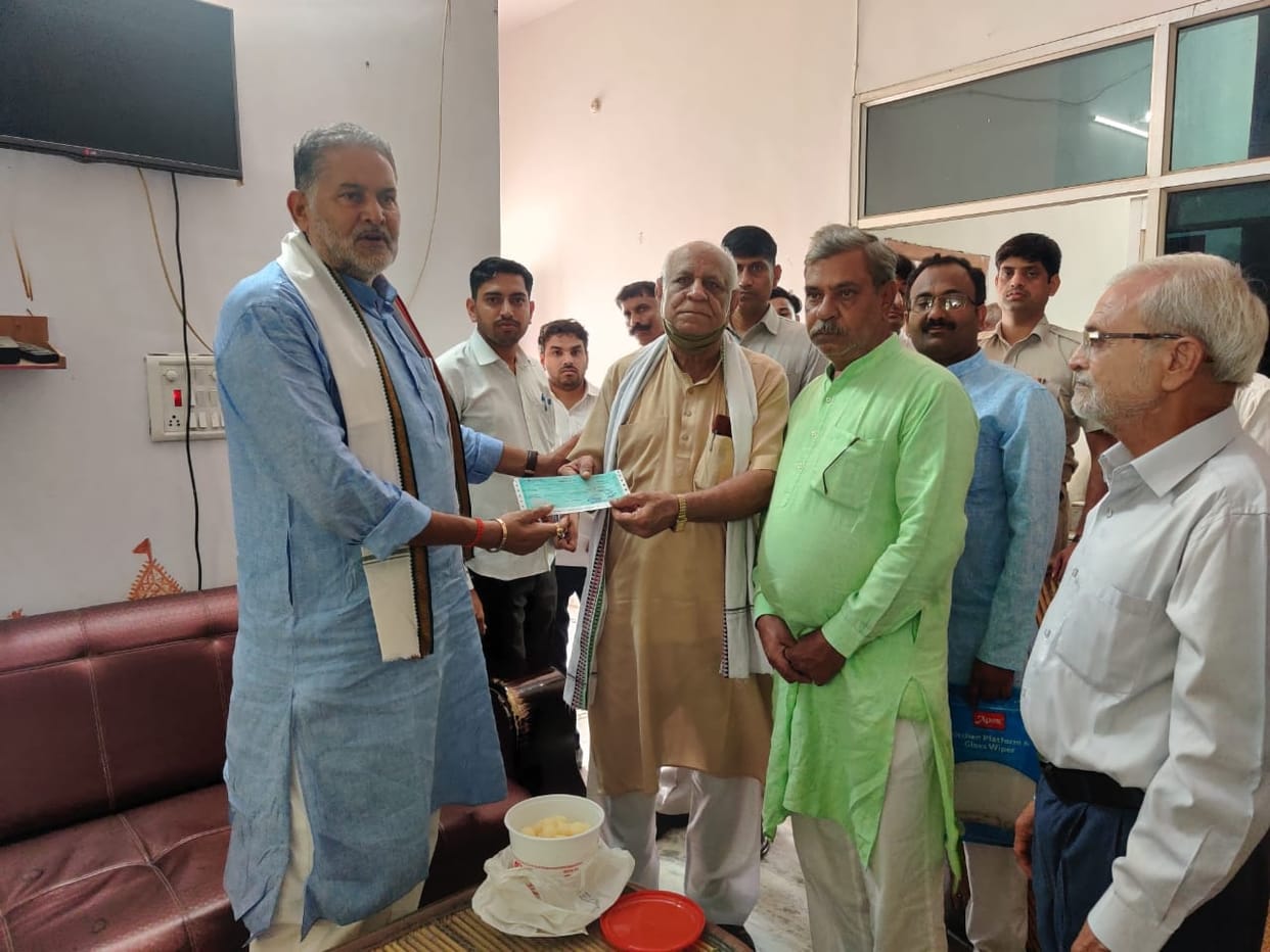 Former education minister gave 20 lakh rupees to four cowsheds