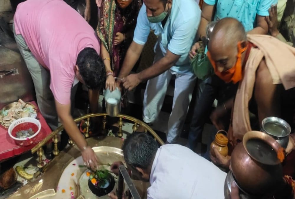 Sawan Mahashivratri 2021: Devotee rush for Lord shiva puja in temples photos