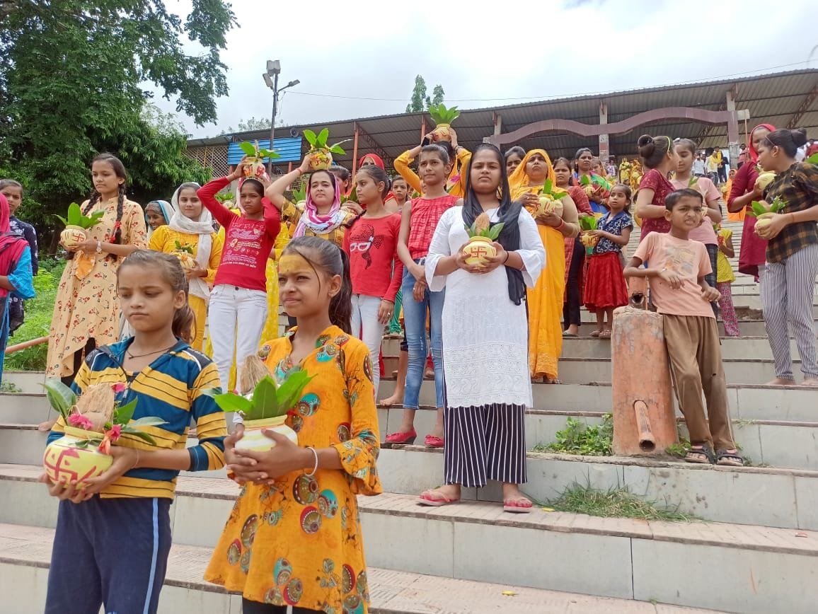Kalash Yatra taken out on Tulsi Jayanti festival