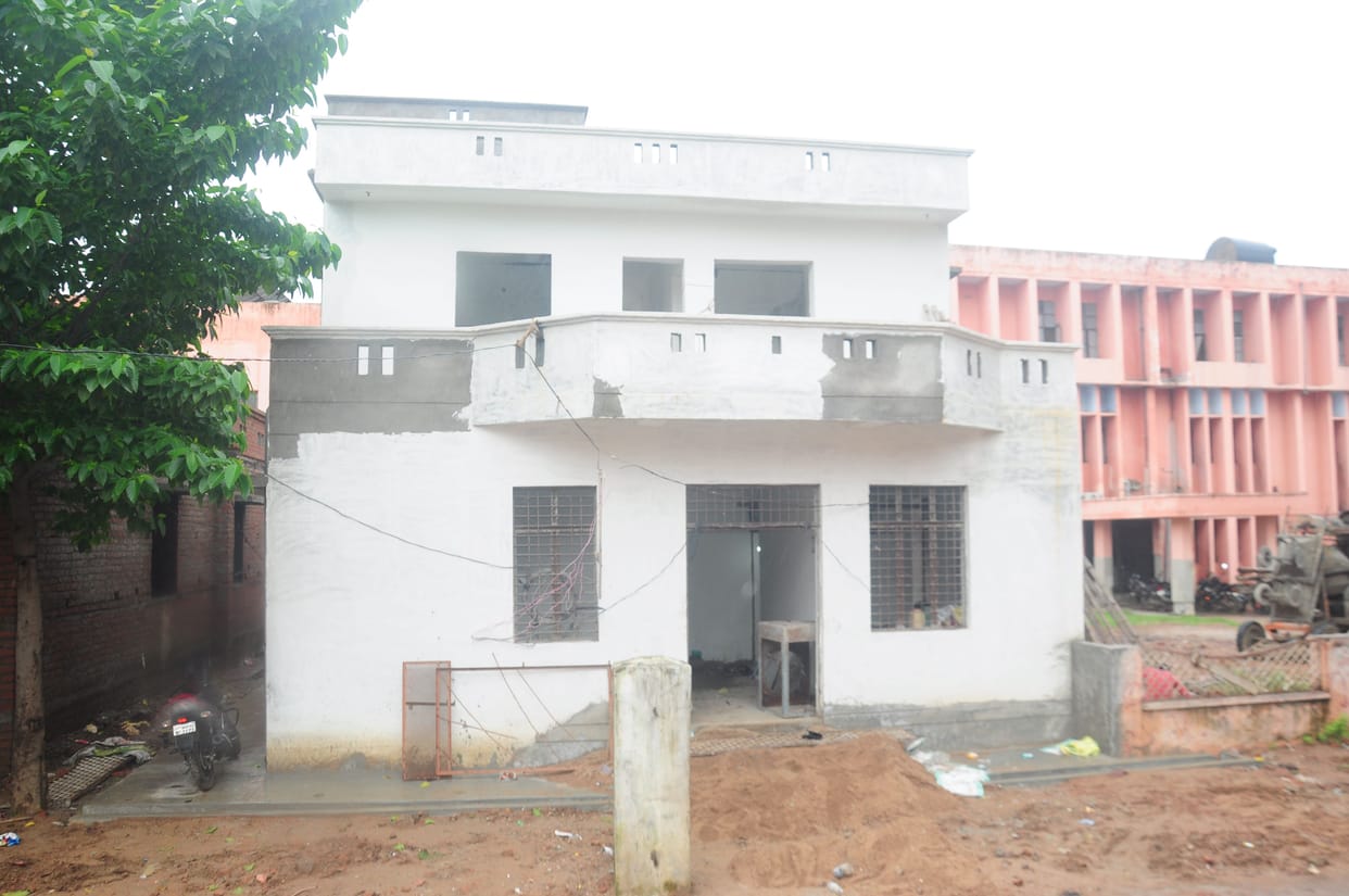 dilysis unit, contruction incomplete, insuffient budget