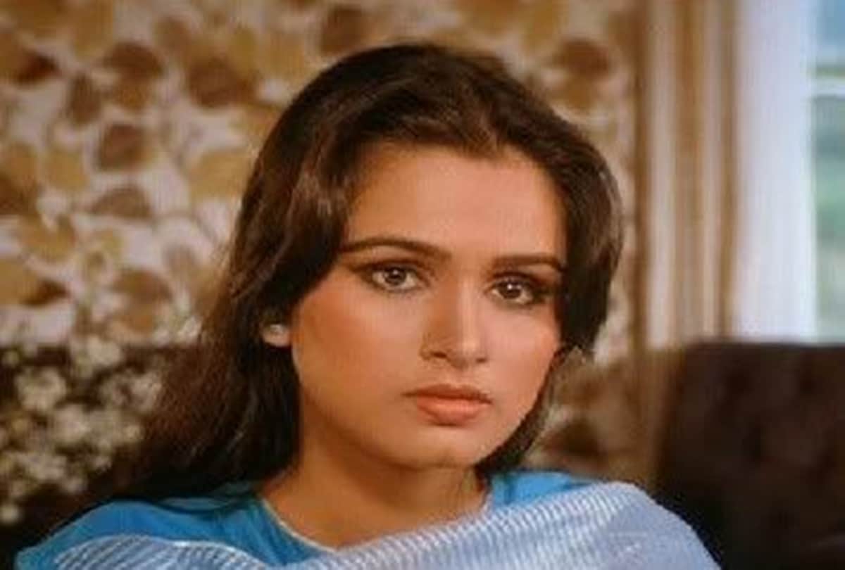 Padmini kolhapure greeted prince charles with garland and kiss when he visited on film set in 1980 became a huge fuss