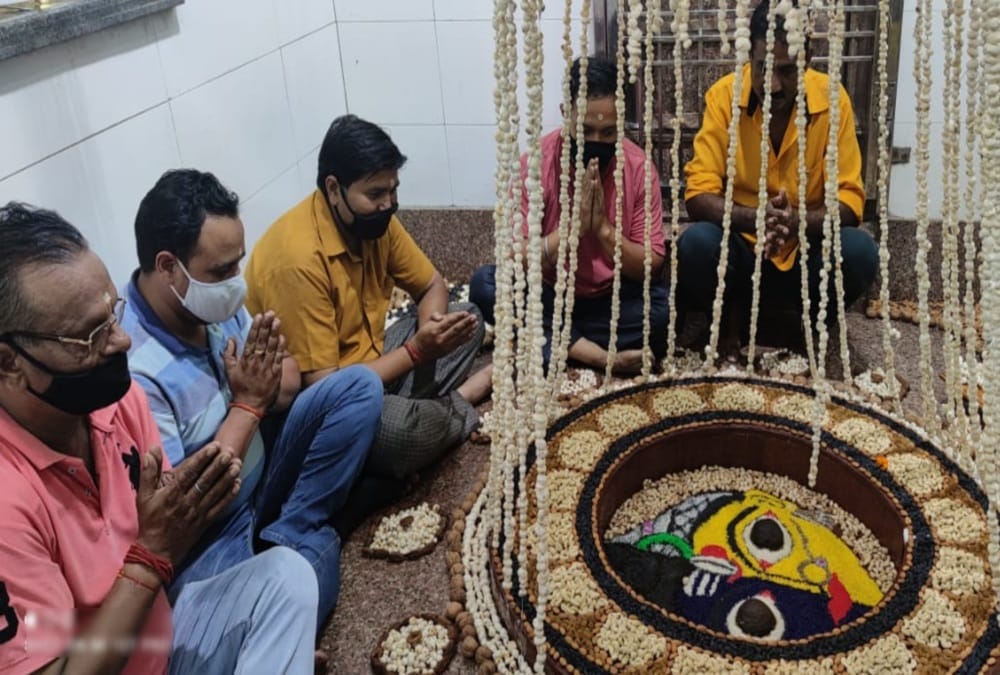 Sawan Mahashivratri 2021: Devotee rush for Lord shiva puja in temples photos